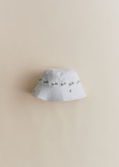 BOBY Hat - Broderie Contrastee Marguerite Fond Bleu Ciel