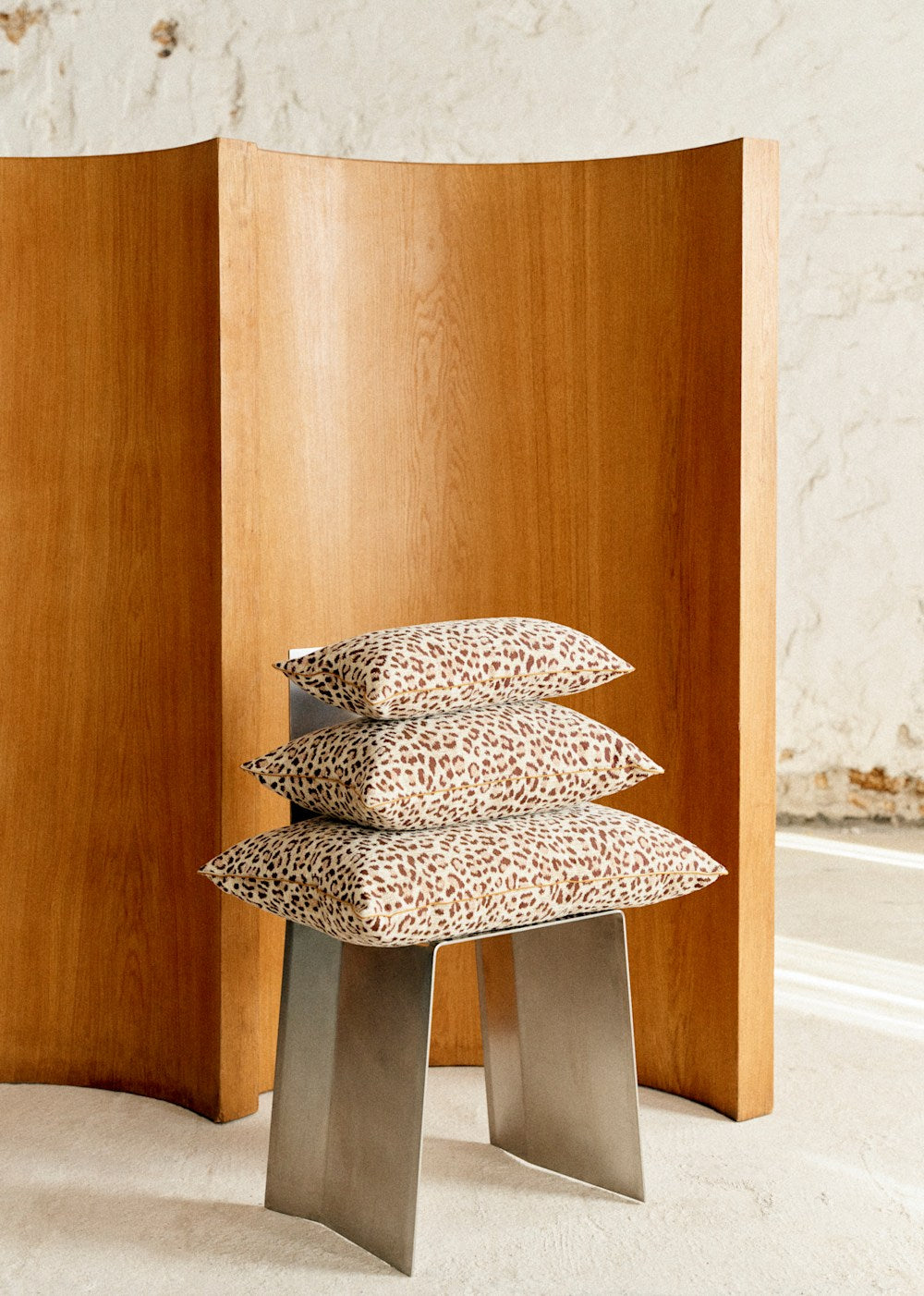 Jacquard Cushion - Extra Large Model - Ecru And Coffee Leopard Print