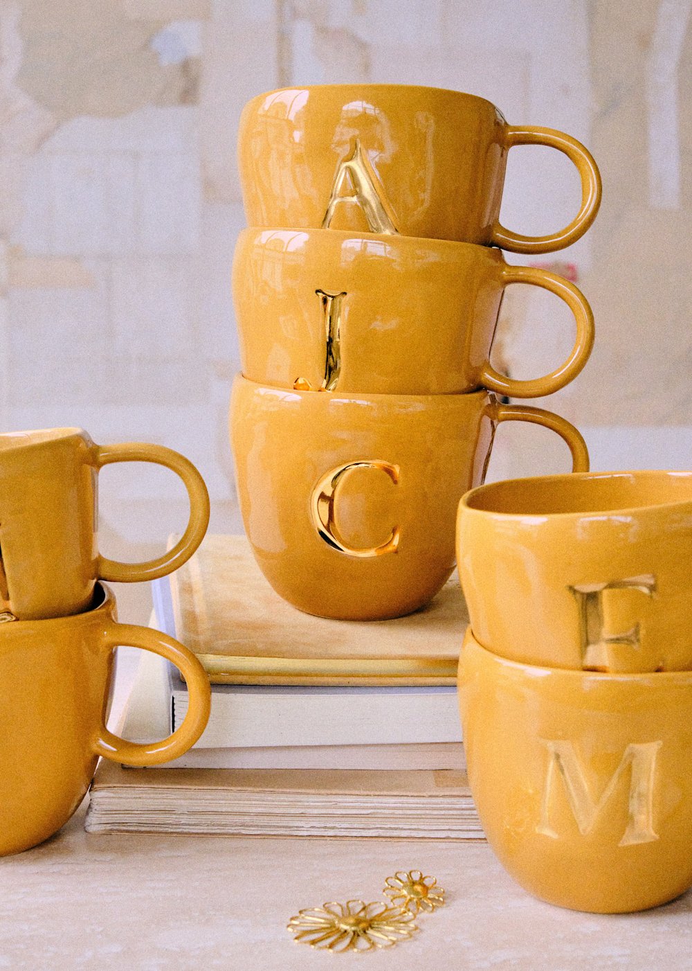 Sézane Maison - Ochre Appolline Mug - Letter Q