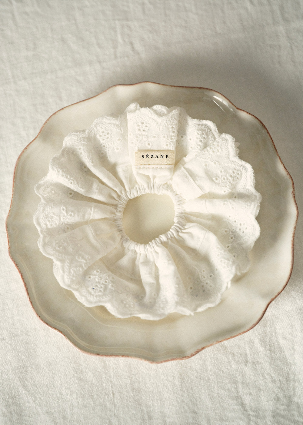 Large scrunchie - Ecru Embroidery