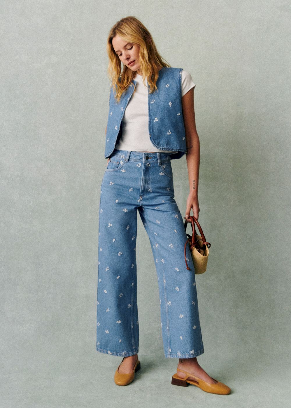 Le Crop - Blue With White Embroidery