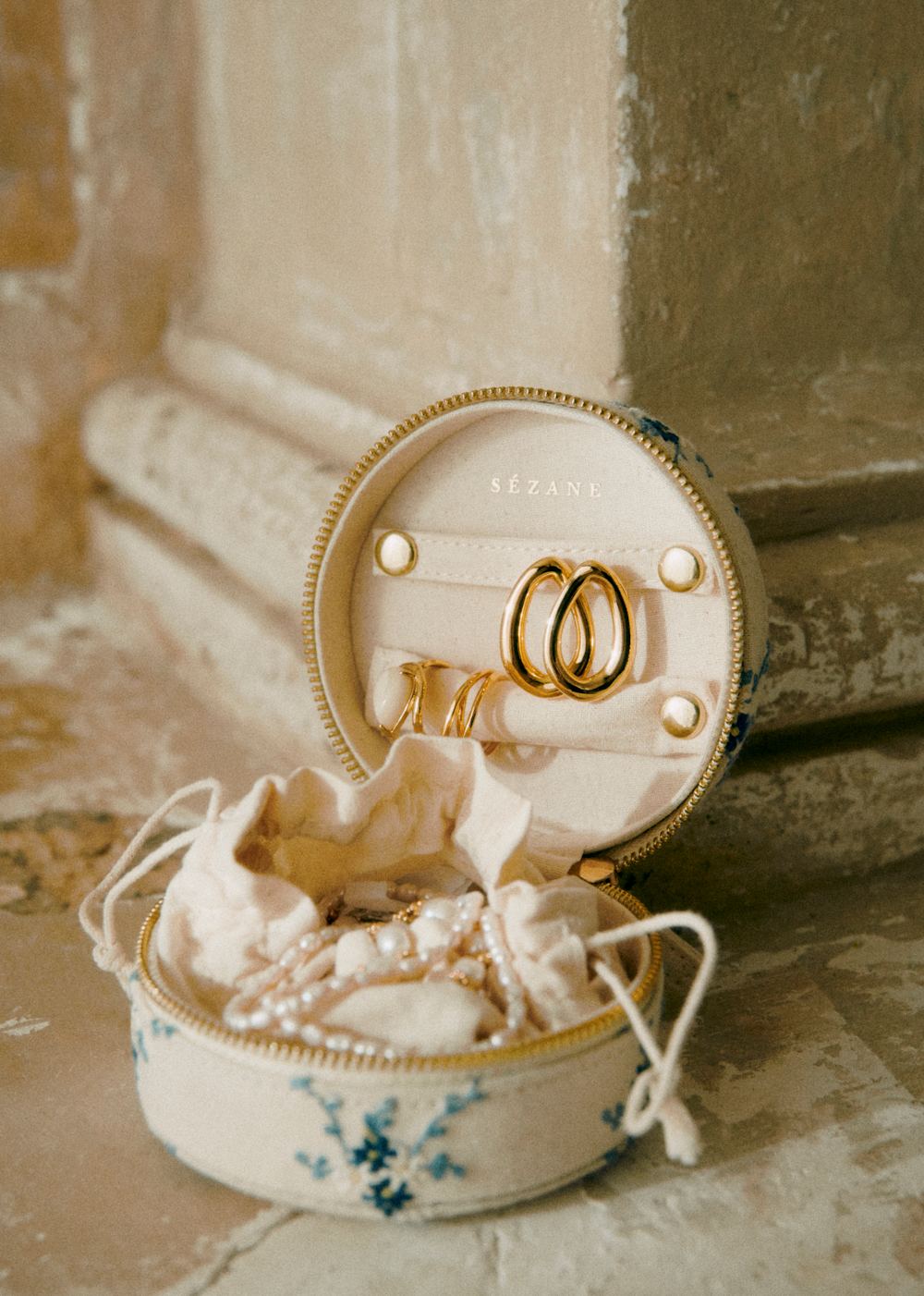 Jewelry Case - Ecru Flowers