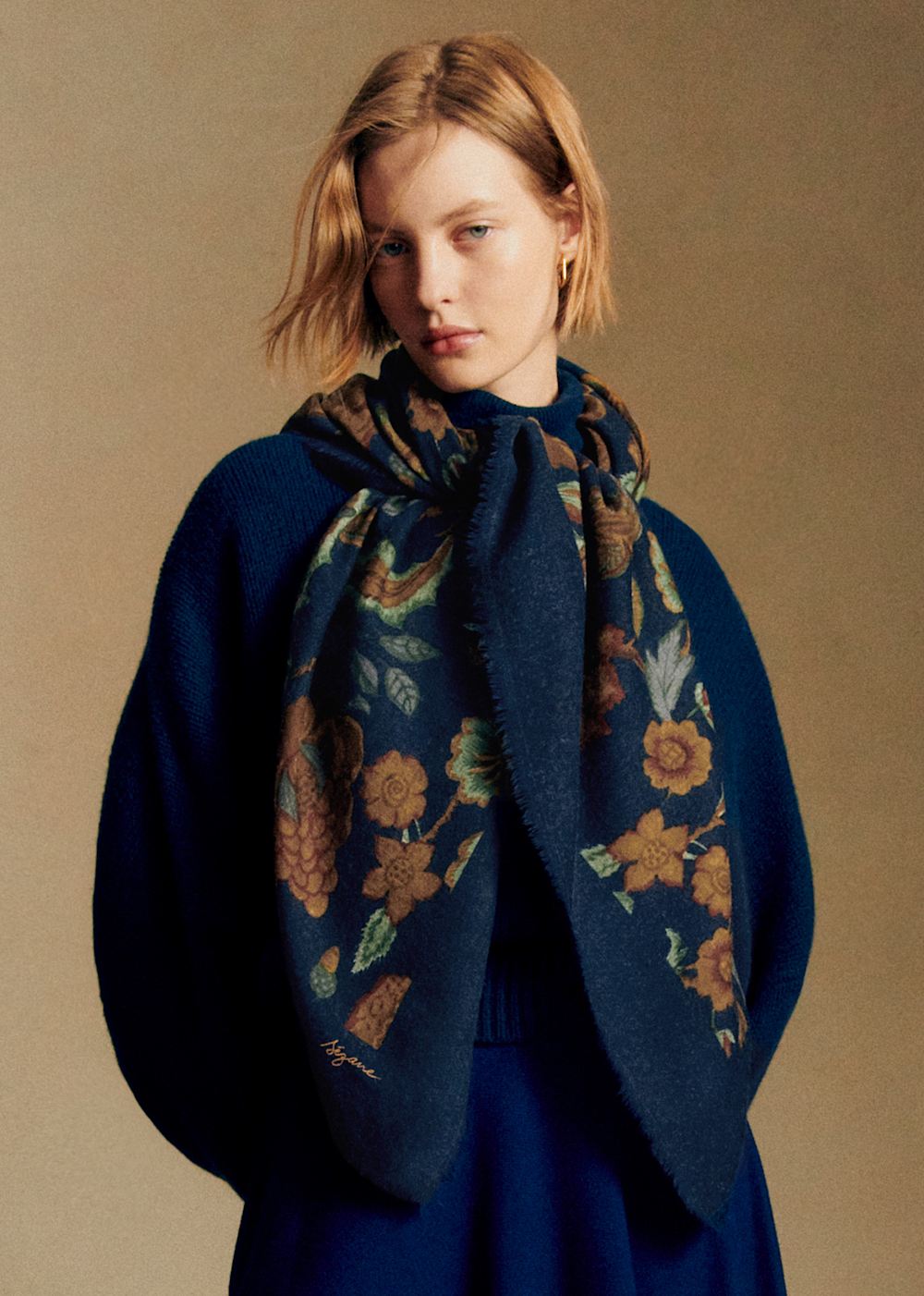 Pio Scarf - Navy Retro Flowers