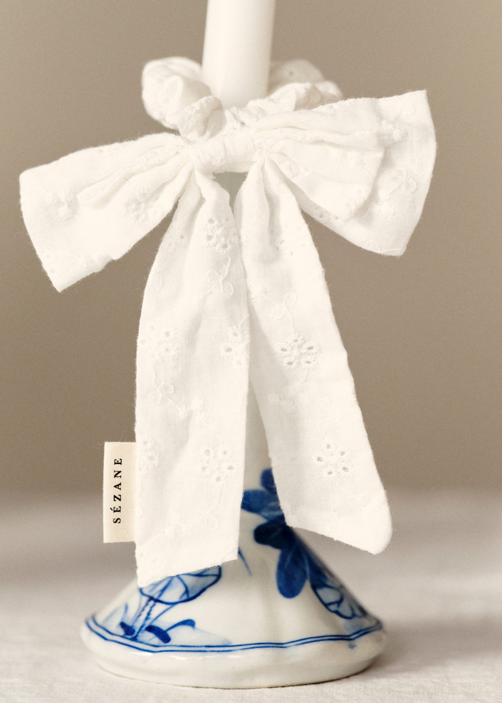 Embroidered floral scrunchie with bow - Ecru Embroidery