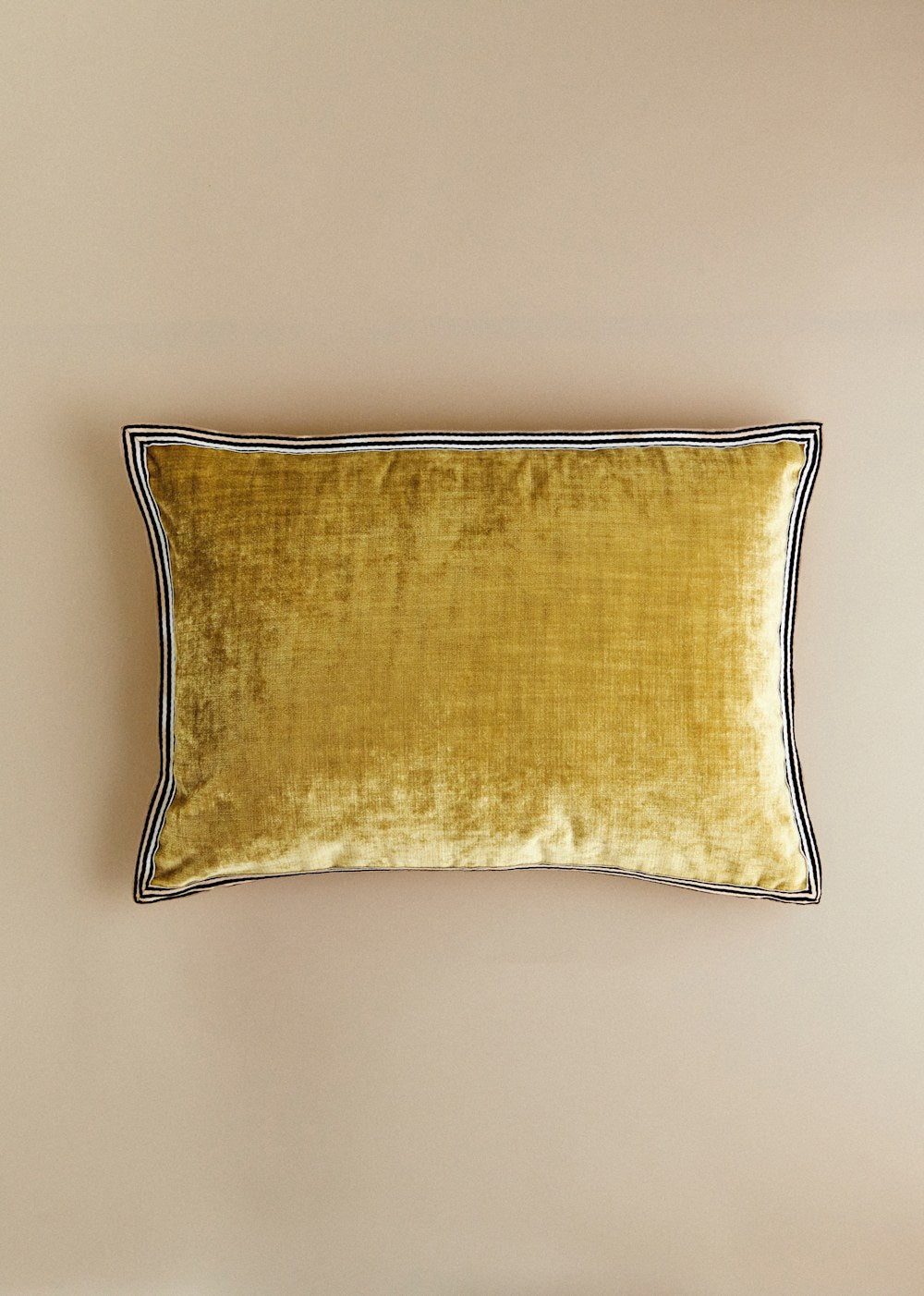 Textured Velvet Cushion - Large model - Honey
