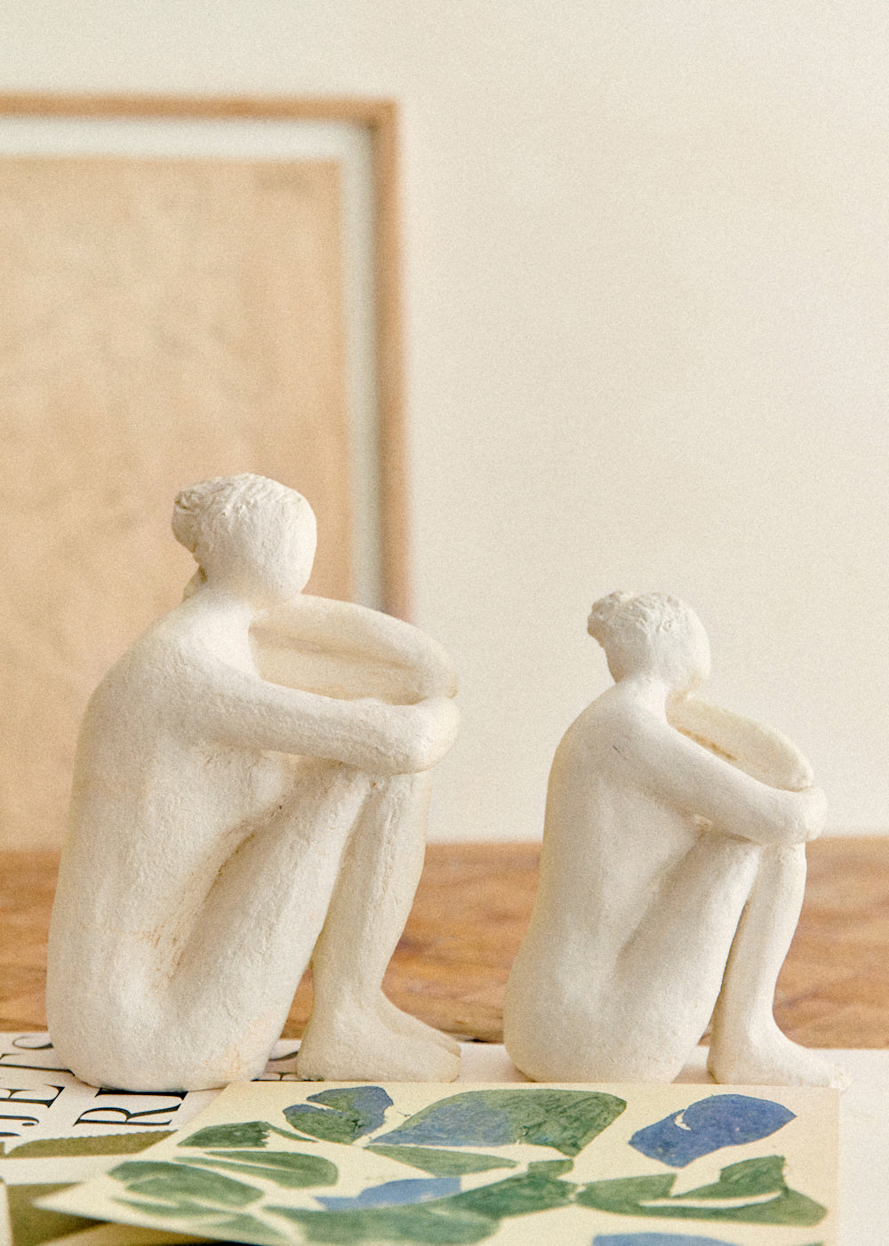 Guénolée Courcoux Sculpture - Woman in her thoughts small model - Ecru