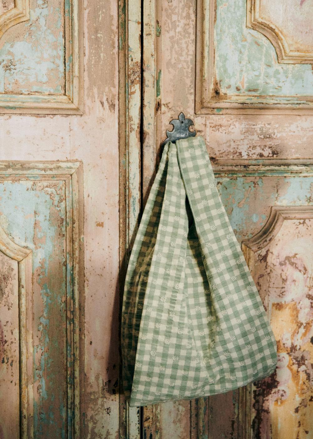 Floral embroidered grocery bag - Sage