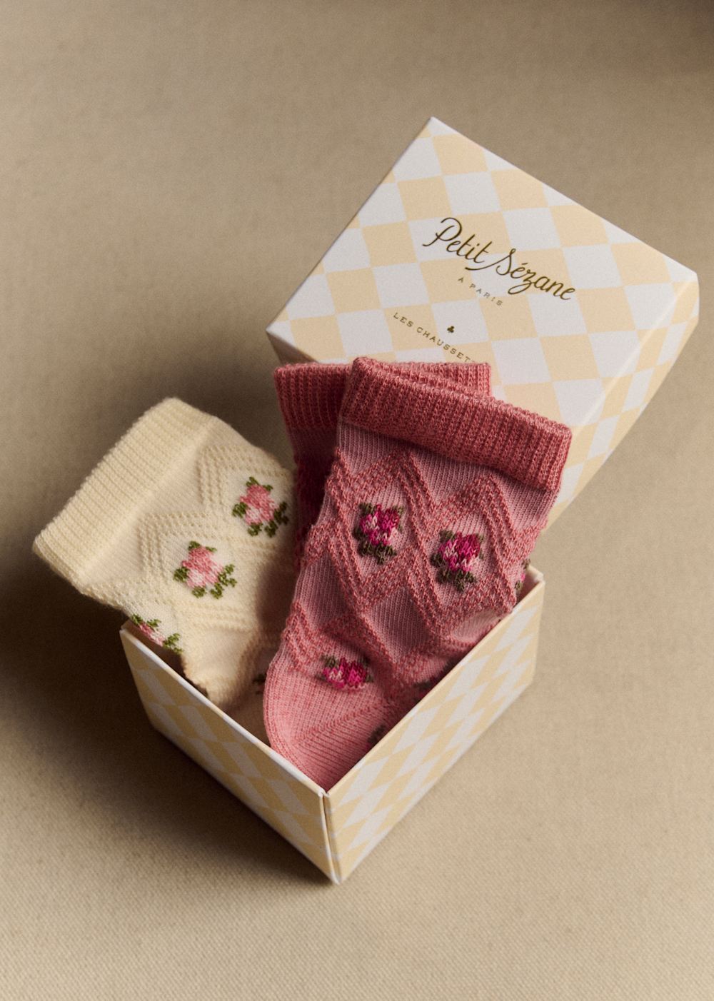Gift set of 2 Julia socks - Vintage Ecru And Pink Flowers