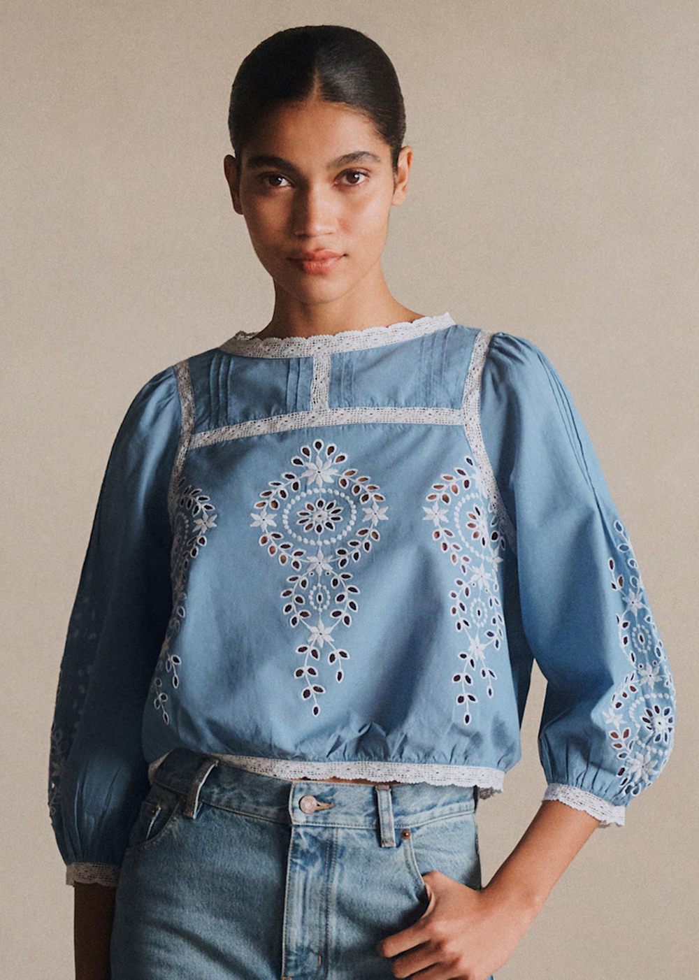 Enea Blouse - Ecru Contrasting Embroidery Chambray Background