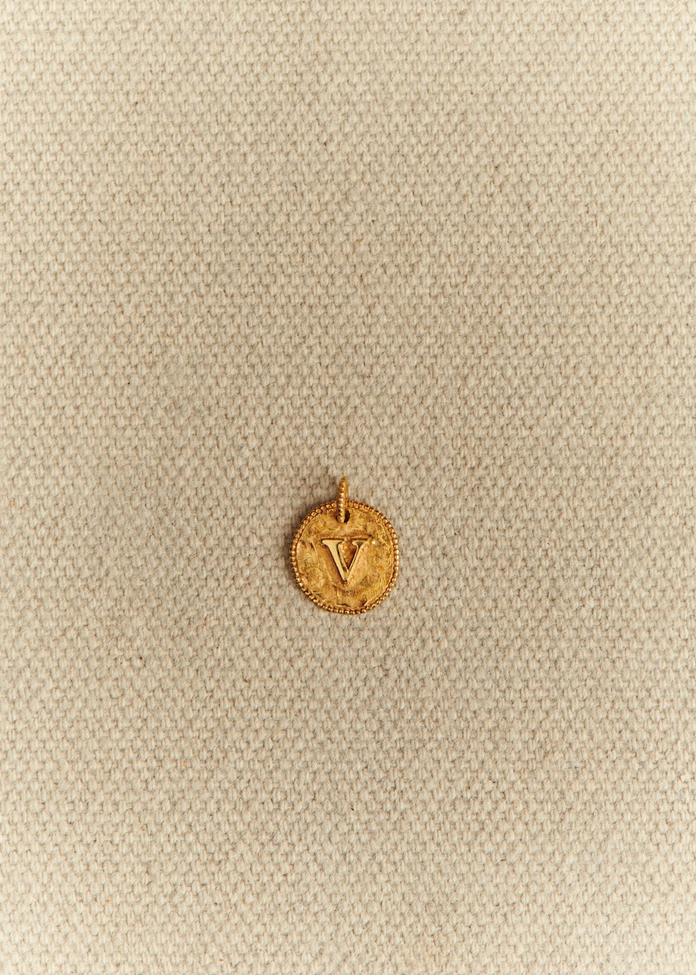 Sara Pendant 9-carat gold - Letters Q to Z - Letter V