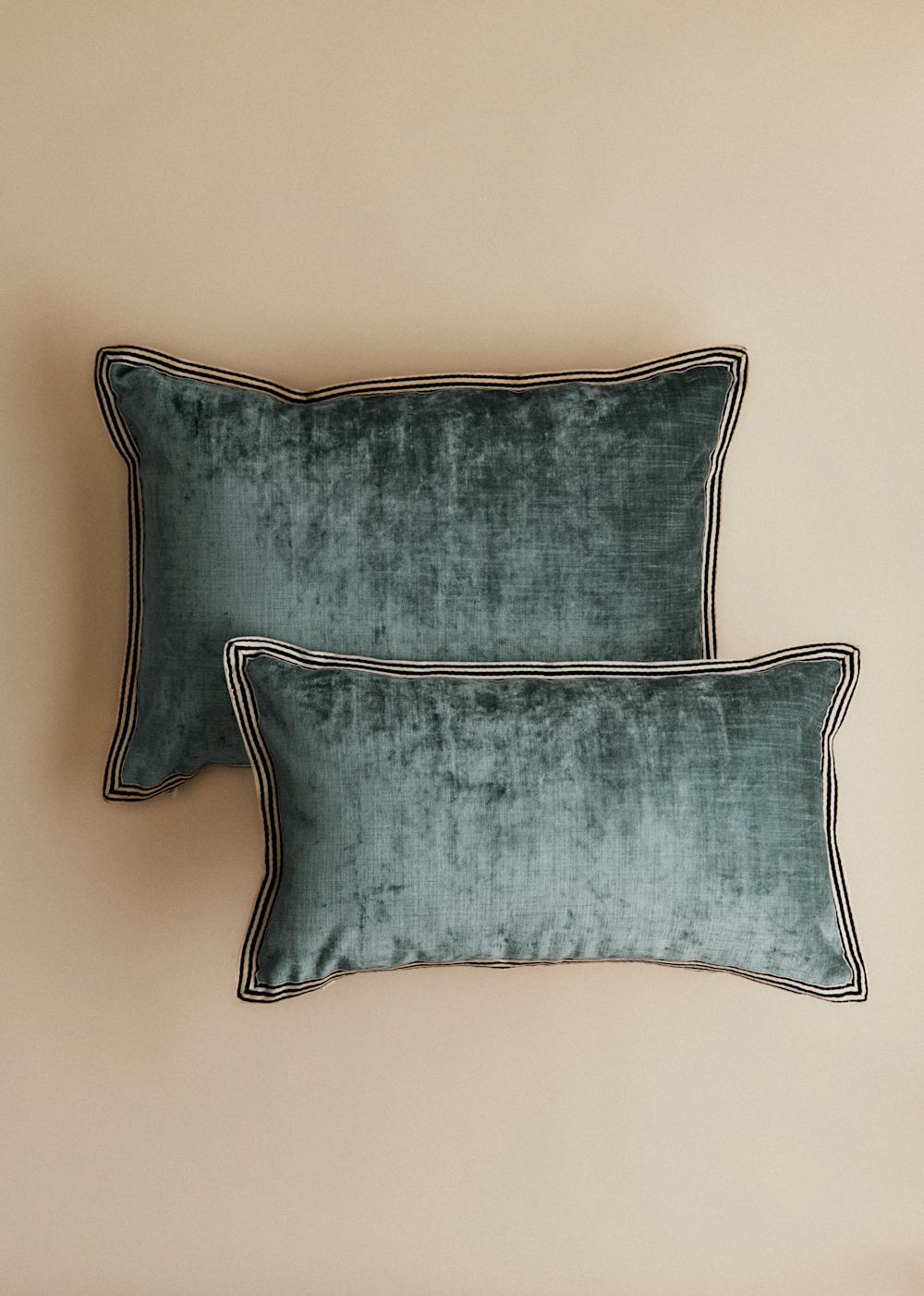 Textured Velvet Cushion - Small model - Blue