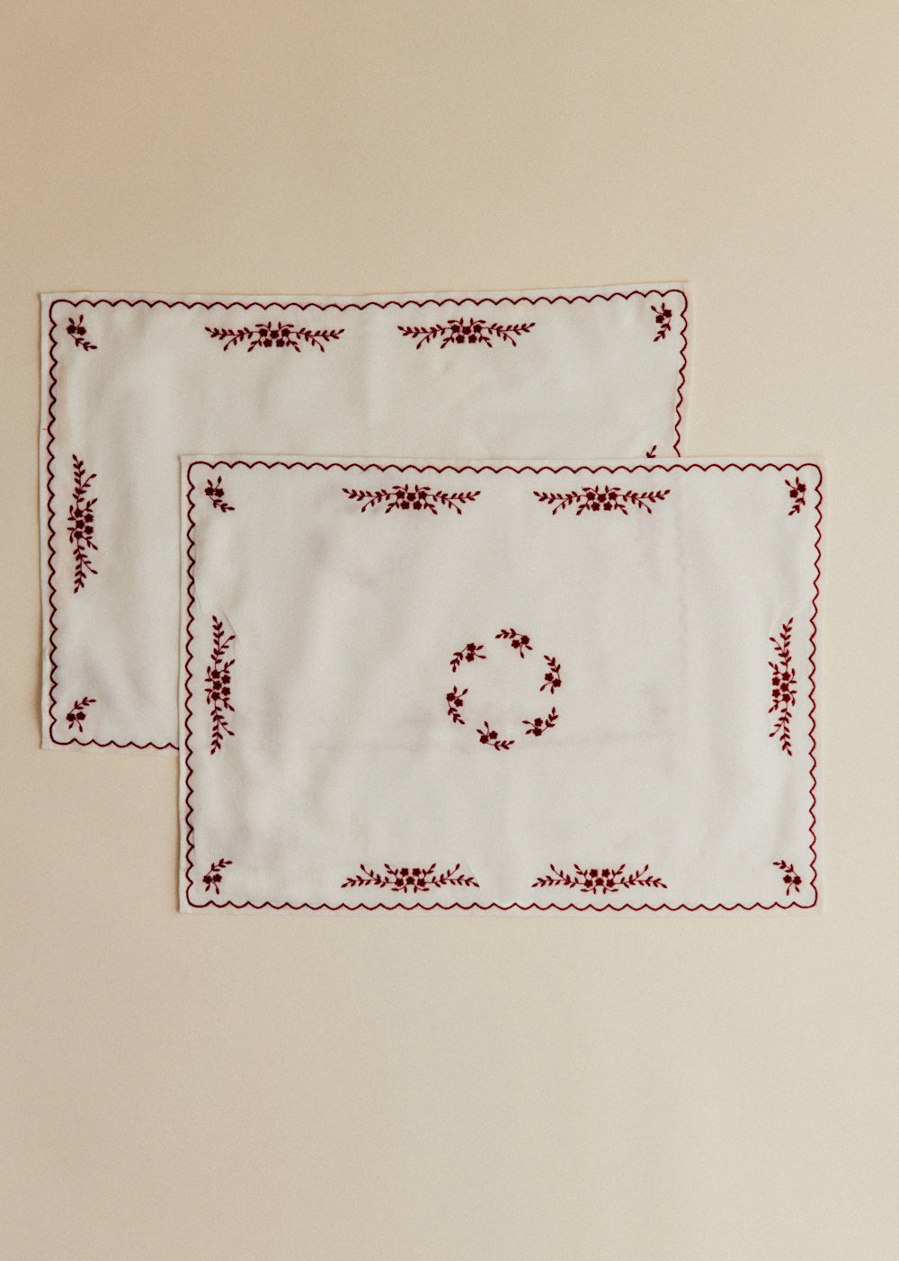 Placemat - Primavera Embroidered - Ecru And Raspberry